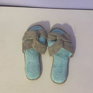 Slippers / House Shoes